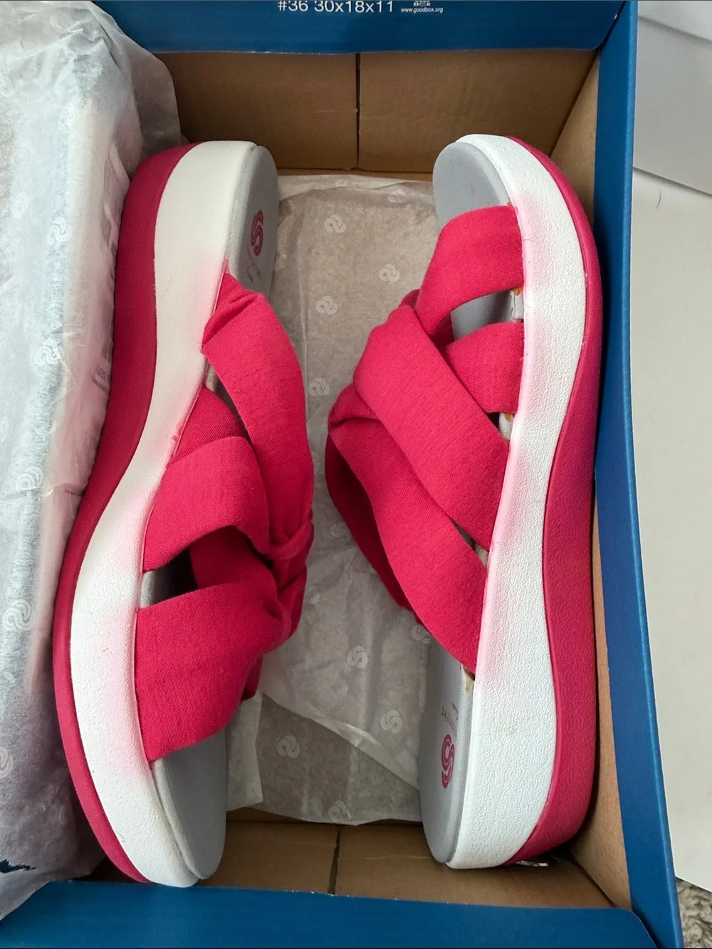 Clarks Cloudsteppers Women's Bright Pink Knotted Slide Sandals